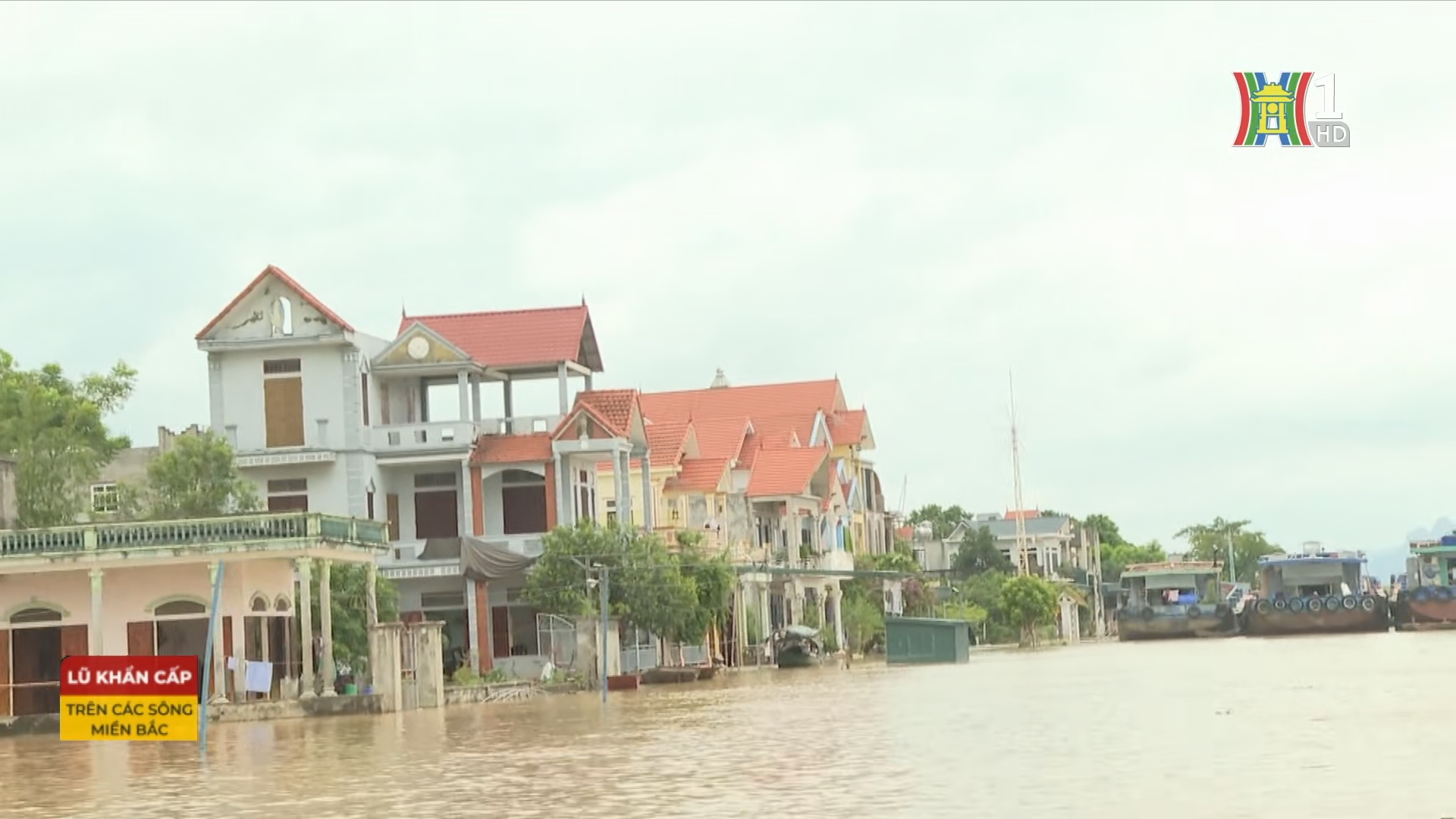 Lũ trên các sông ở miền Bắc lên nhanh trong những ngày qua.